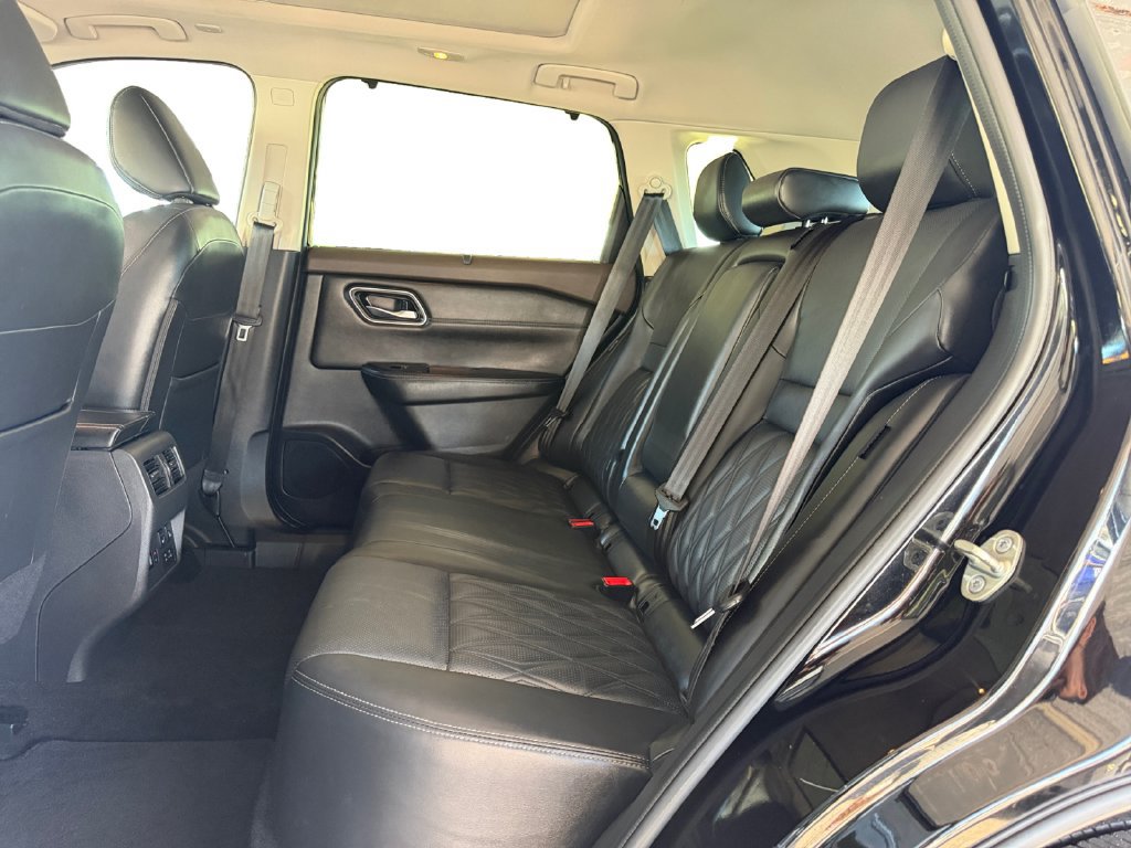 Used 2023 Nissan Rogue Platinum w/ Platinum Premium Package FWD image 16