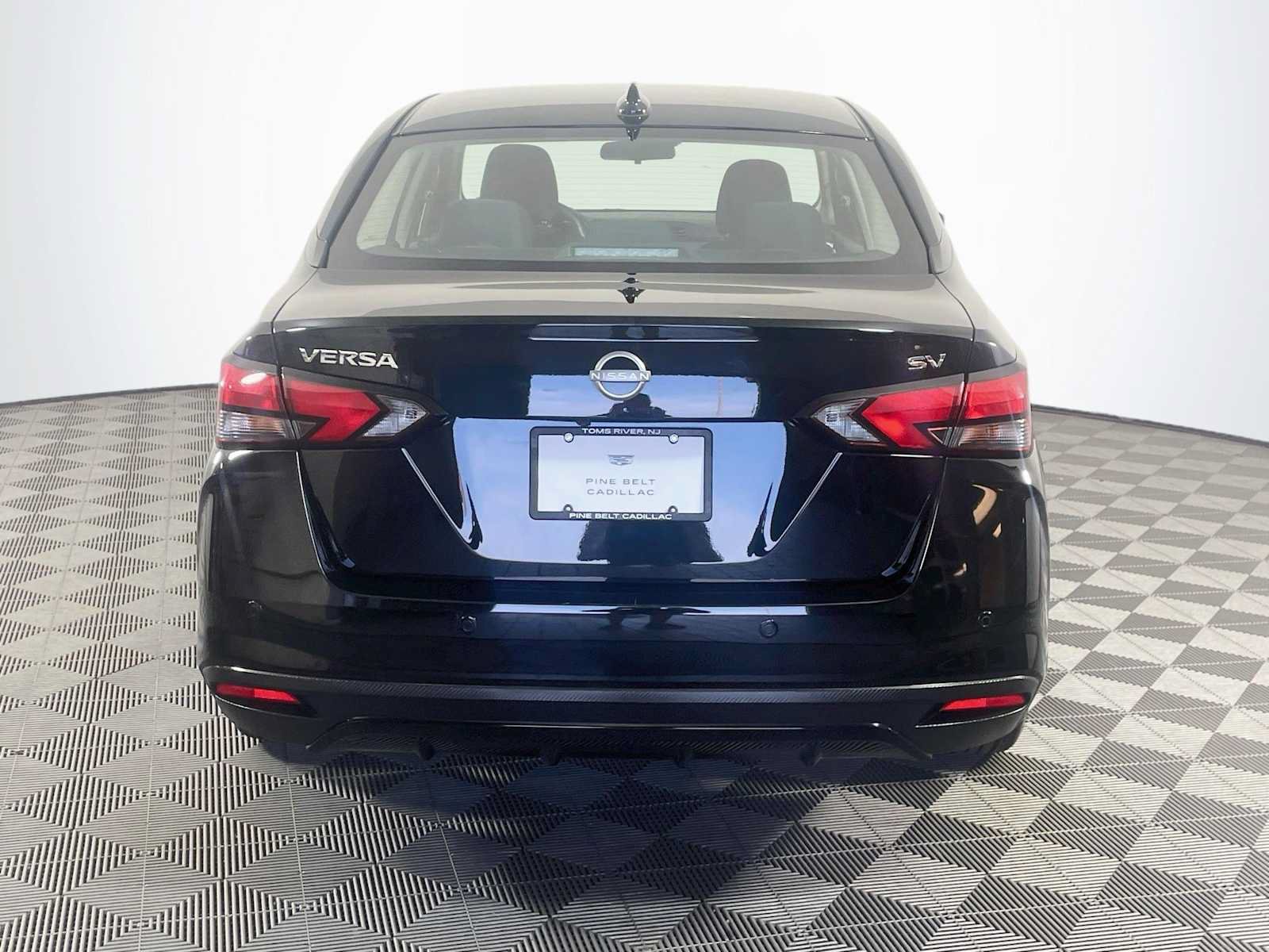 Used 2024 Nissan Versa SV FWD image 5
