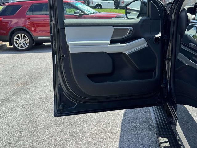 Certified 2025 Ford Expedition Platinum w/ Driver's Package AWD/4WD image 15