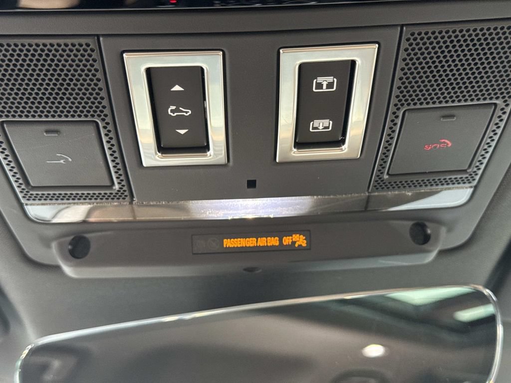 New 2026 Land Rover Defender 110 X-Dynamic SE AWD/4WD image 24