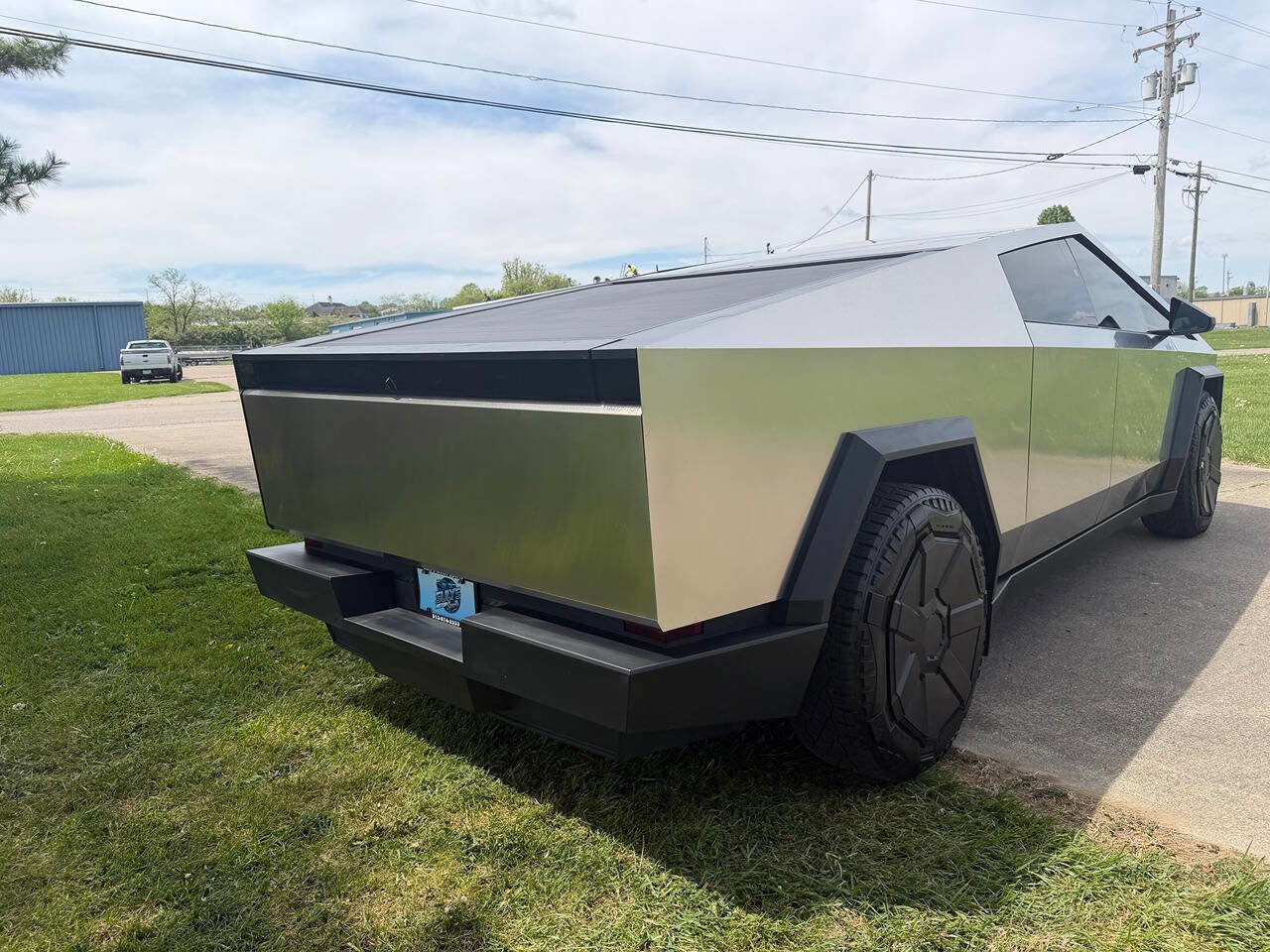 Used 2024 Tesla Cybertruck AWD Crew Cab image 5