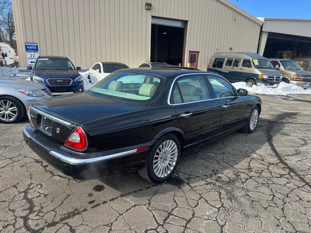 Used 2005 Jaguar XJ8 image 9