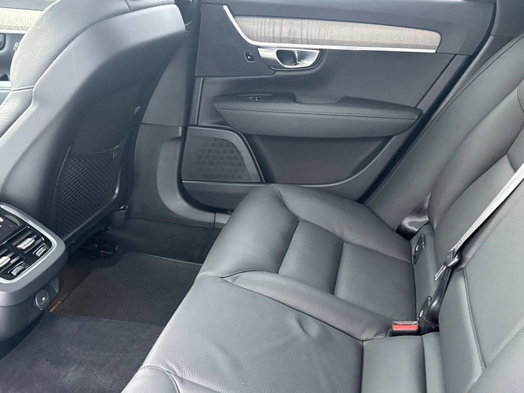 Certified 2024 Volvo V90 B6 Cross Country Plus image 12