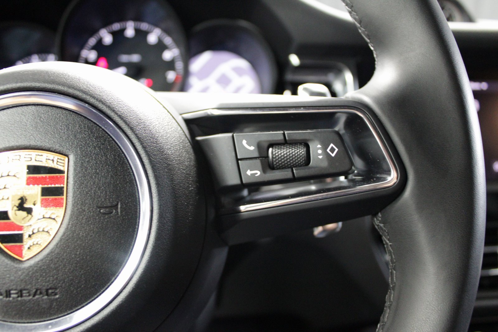 Used 2025 Porsche Macan image 28