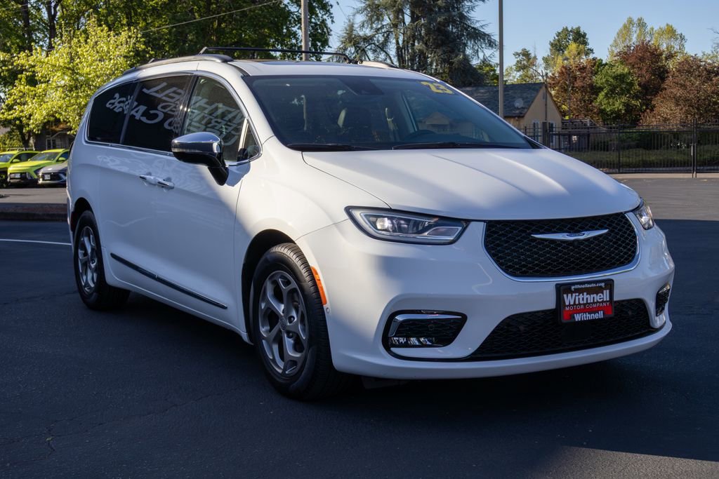Used 2023 Chrysler Pacifica Limited FWD image 5
