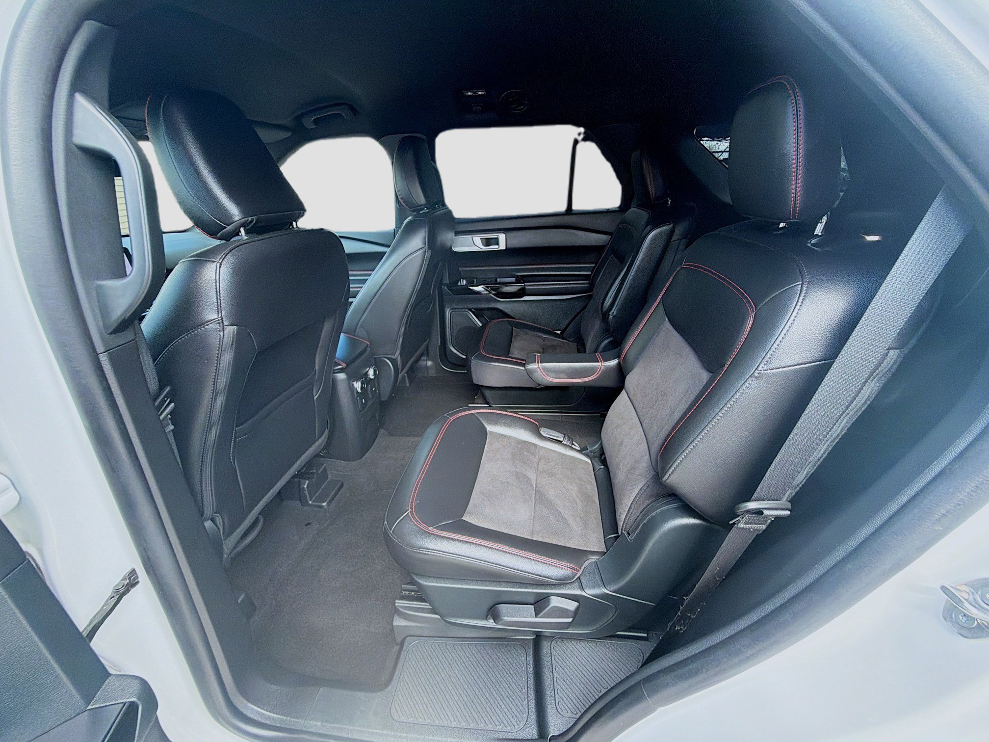 Used 2023 Ford Explorer ST-Line w/ Class IV Trailer Tow Package image 24