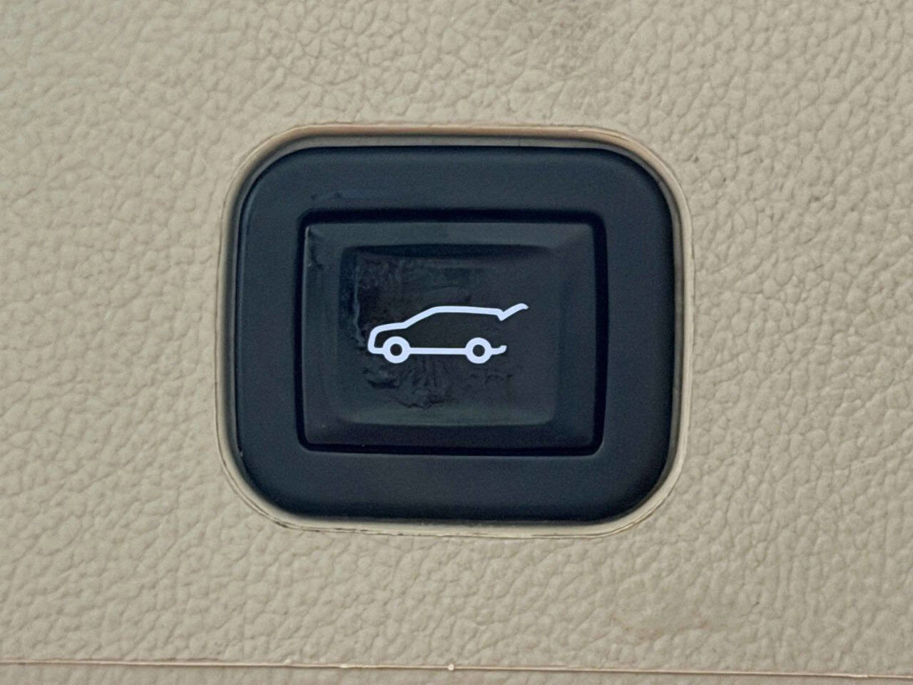 Used 2015 Cadillac SRX Luxury w/ Driver Awareness Package image 9