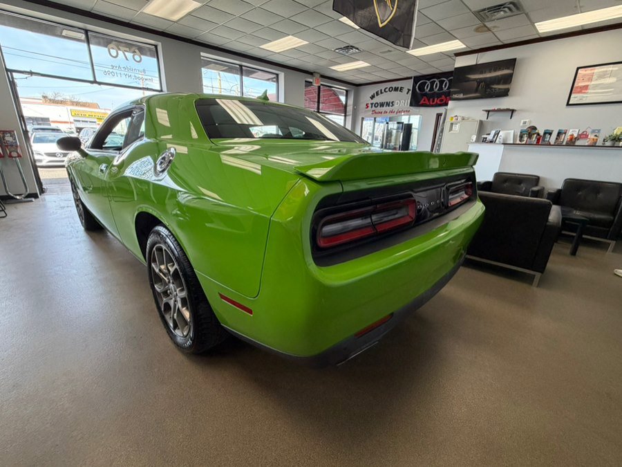 Used 2017 Dodge Challenger GT w/ Driver Convenience Group image 9
