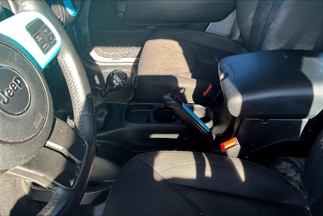 Used 2018 Jeep Wrangler Unlimited Sport w/ Connectivity Group image 14