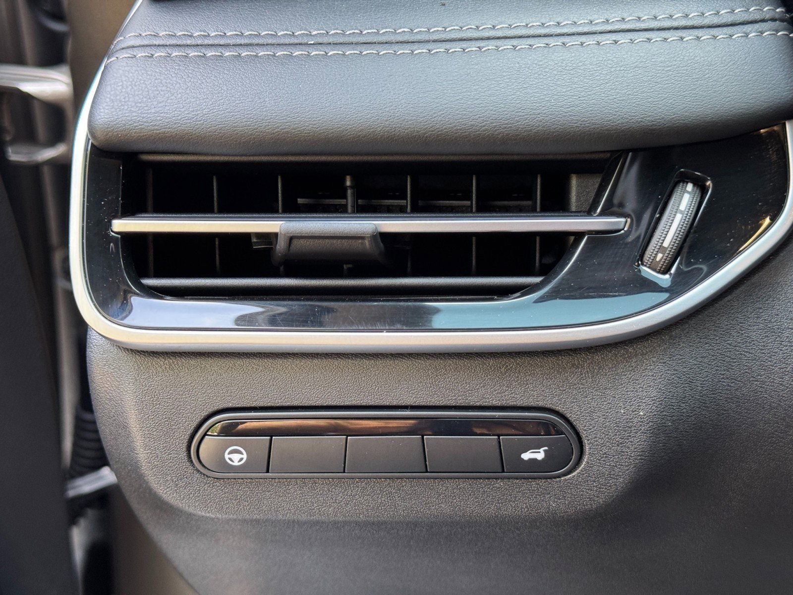 Used 2022 INFINITI QX60 Luxe w/ Cargo Package FWD image 18