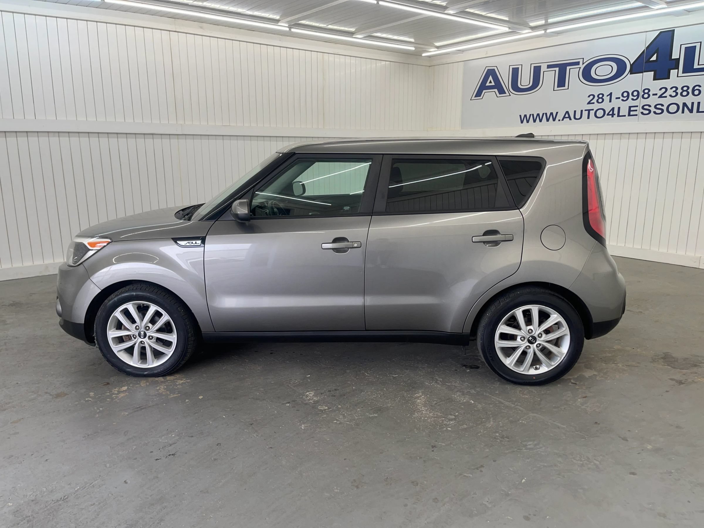 Used 2017 Kia Soul + FWD image 8