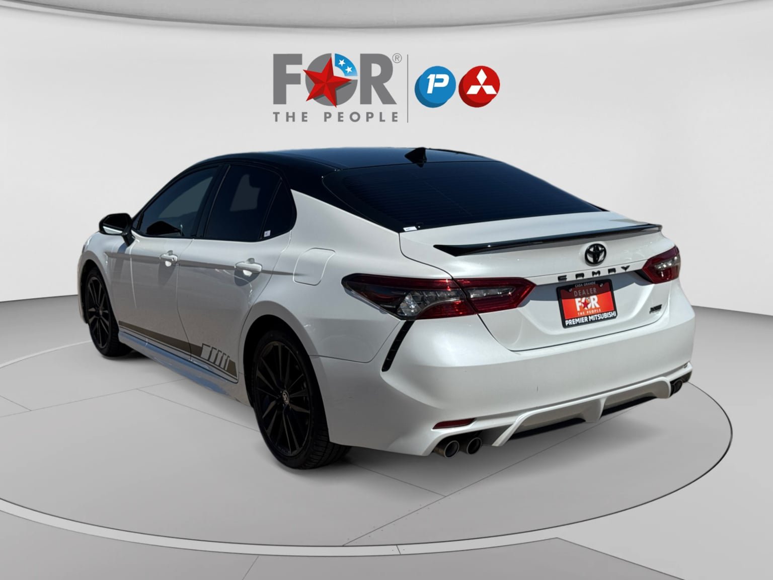 Used 2024 Toyota Camry XSE FWD image 3