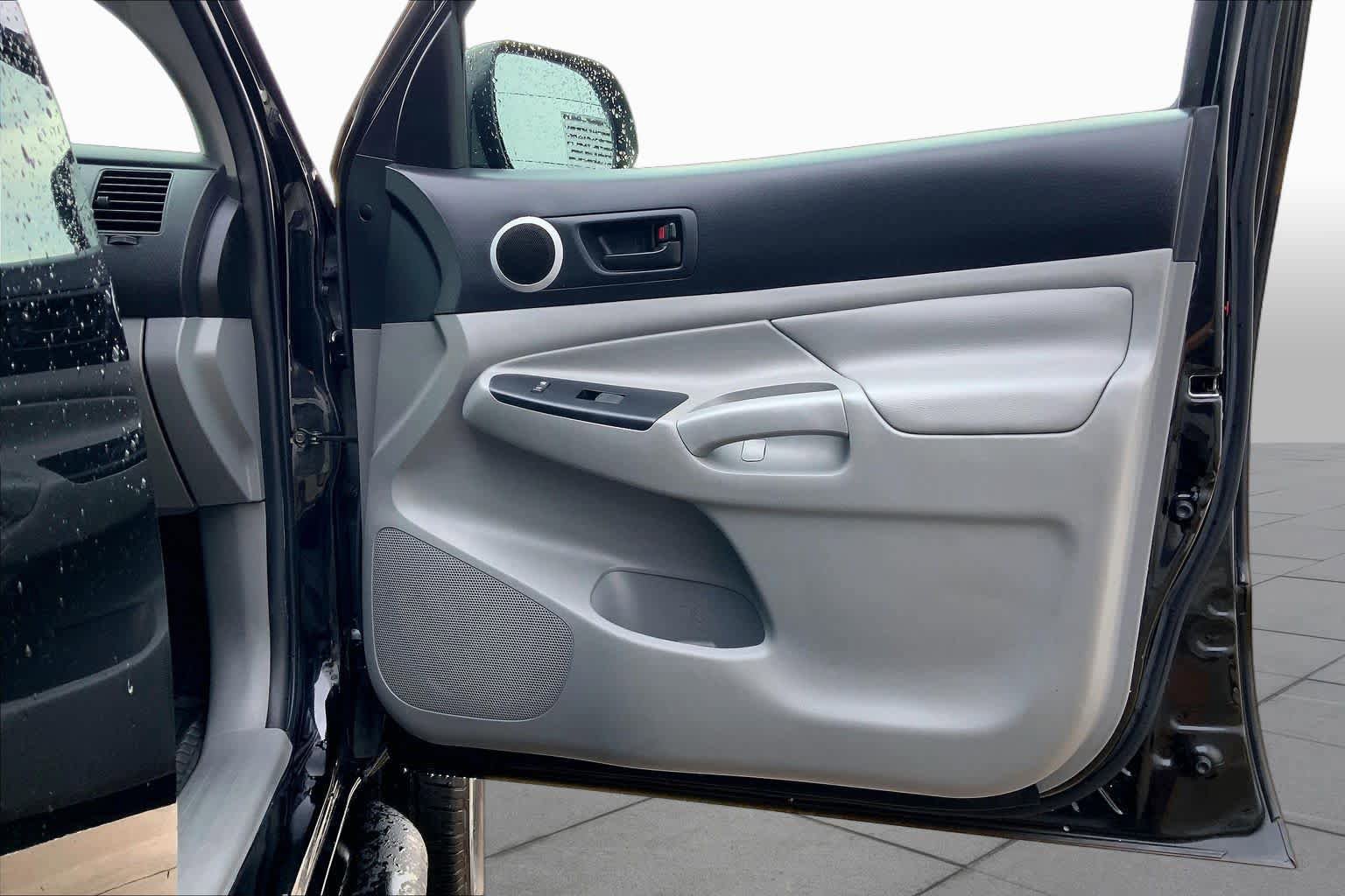 Used 2015 Toyota Tacoma PreRunner w/ TRD Sport Package RWD image 19