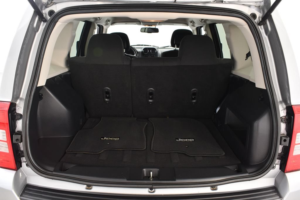 Used 2015 Jeep Patriot Latitude AWD/4WD image 20