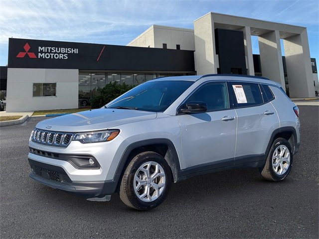 Used 2024 Jeep Compass Latitude image 1