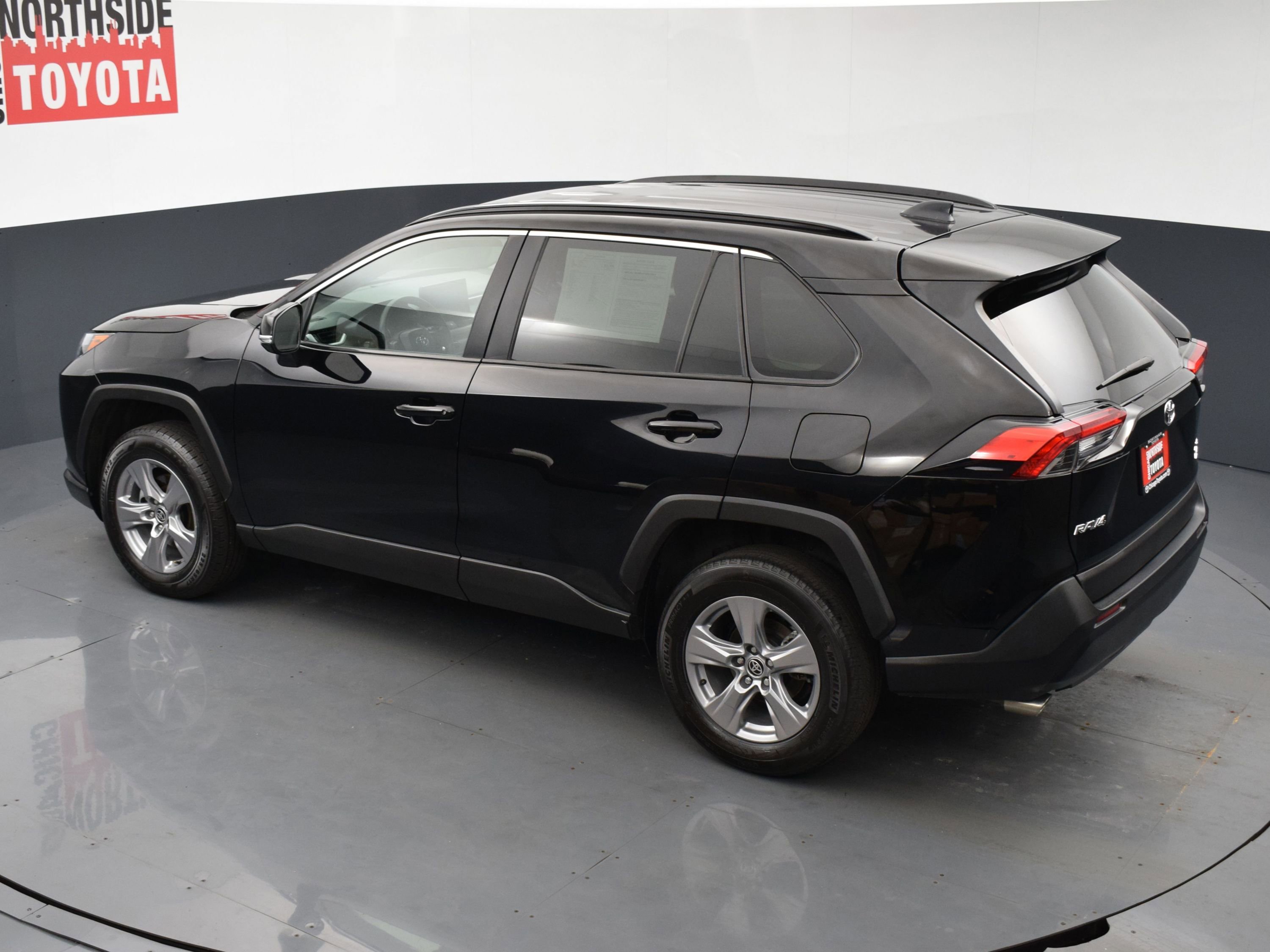 Used 2022 Toyota RAV4 XLE AWD/4WD image 18