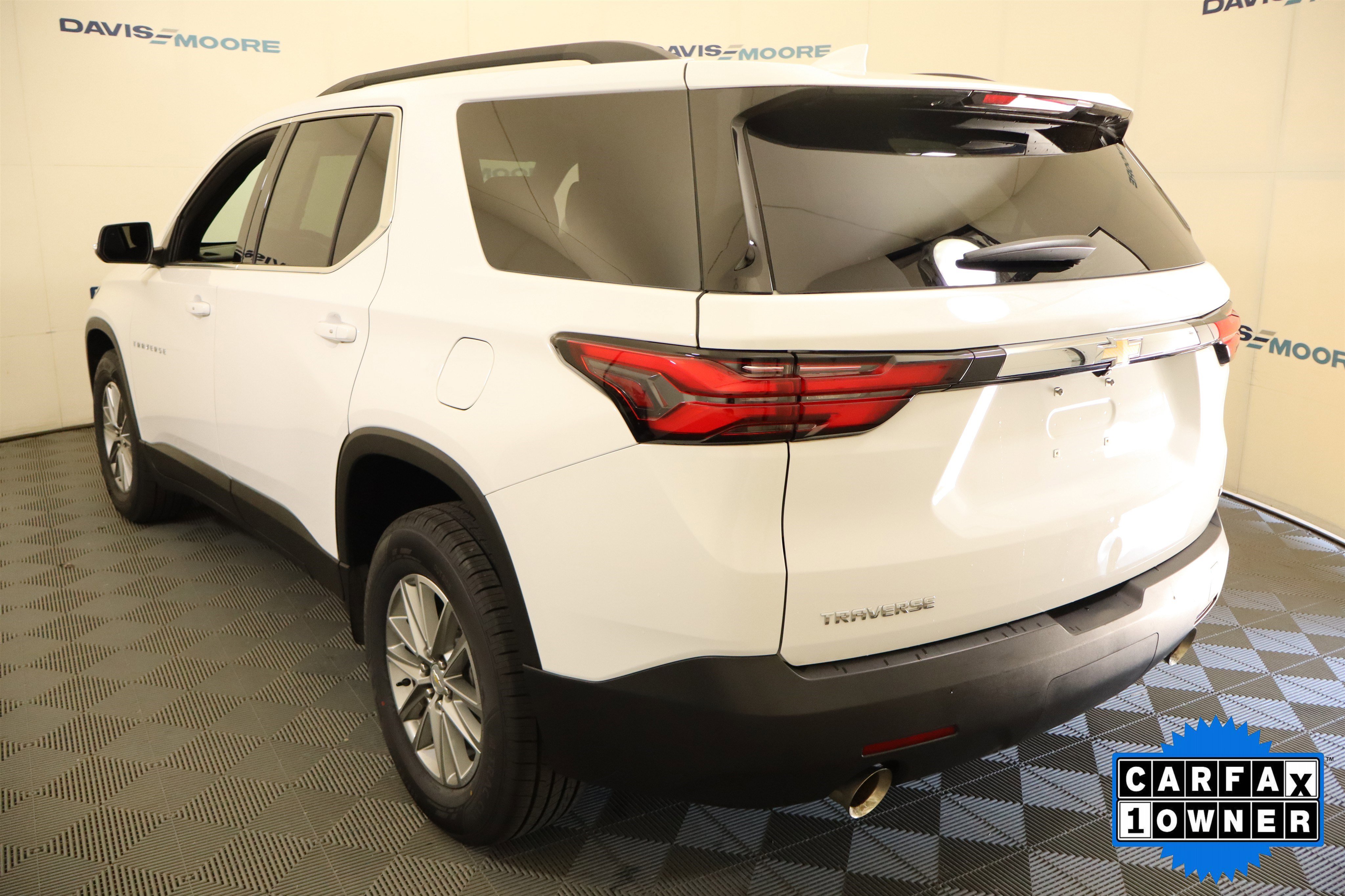 Used 2023 Chevrolet Traverse LT FWD image 10