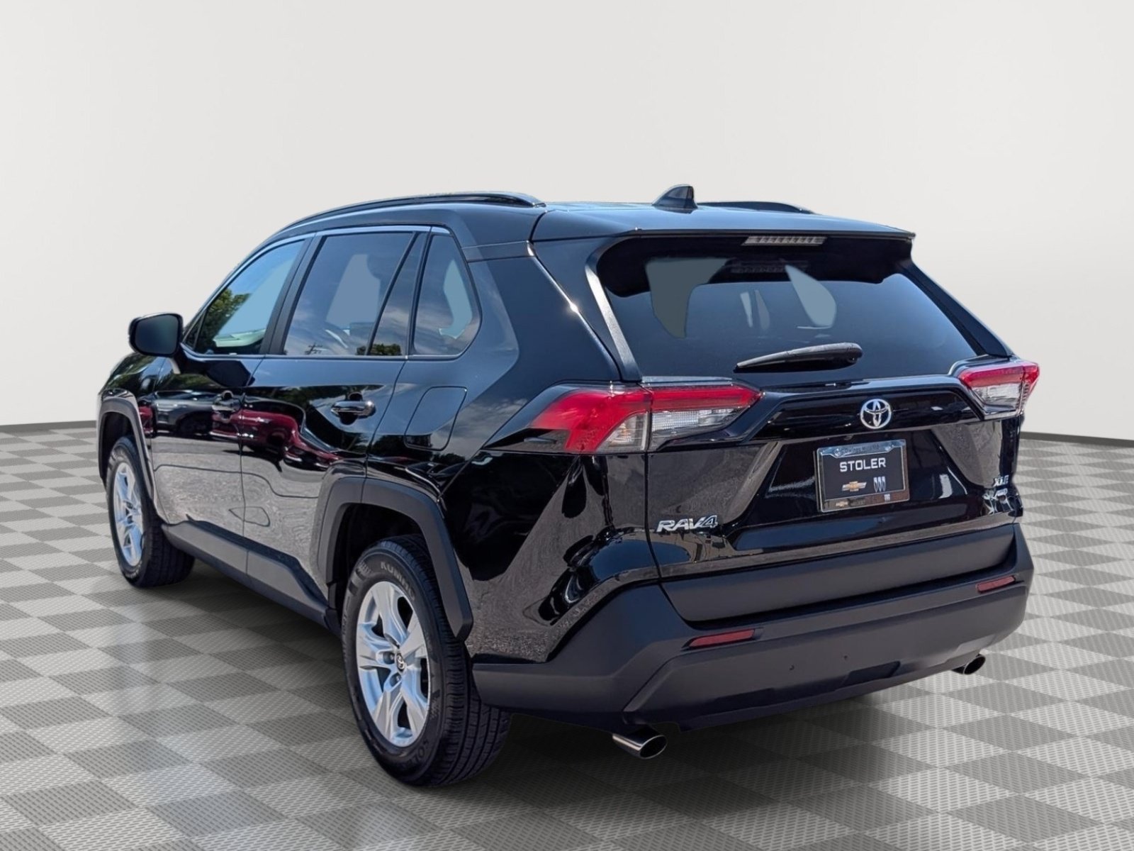 Used 2021 Toyota RAV4 XLE w/ Convenience Package AWD/4WD image 3