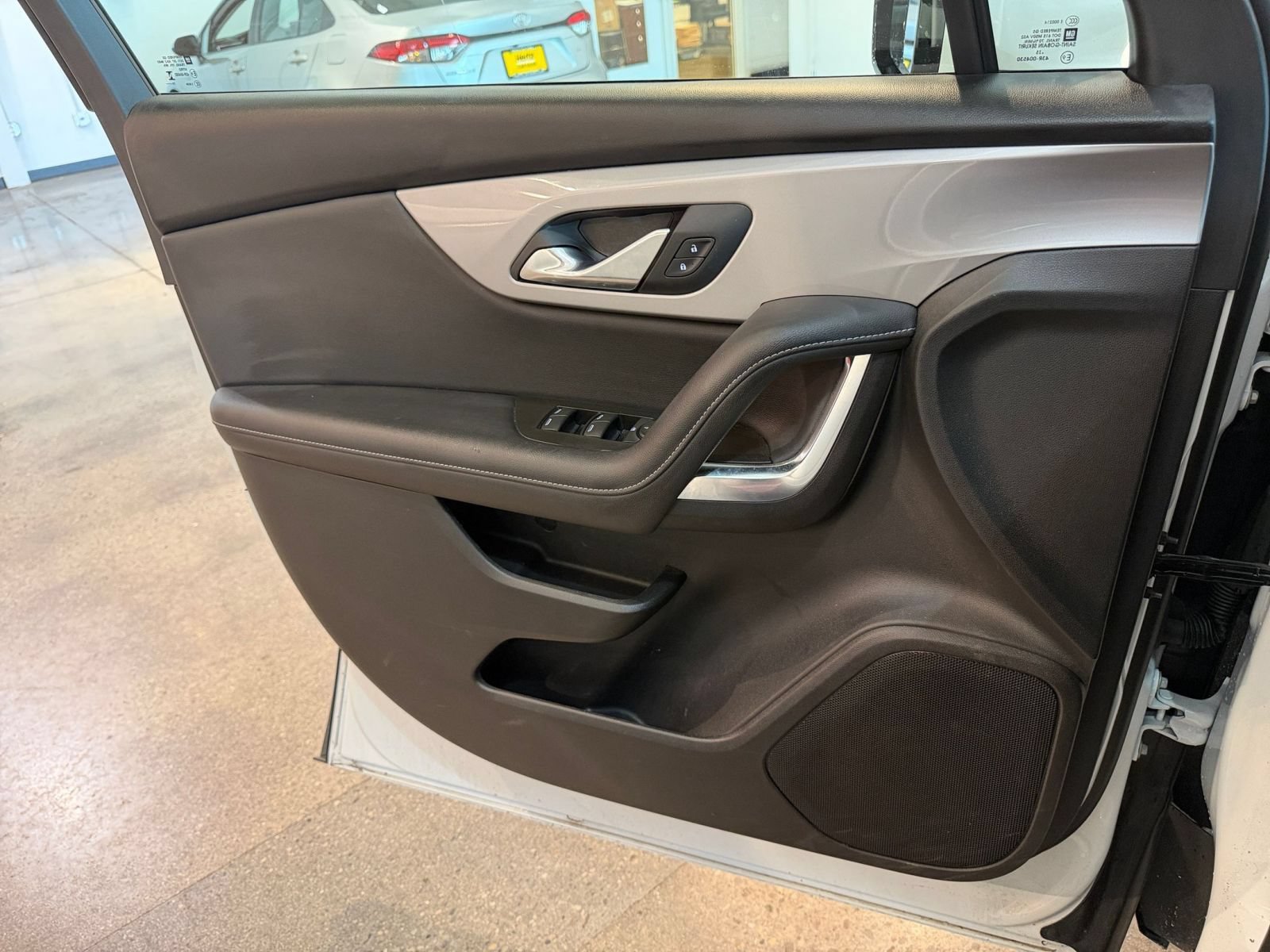 Used 2025 Chevrolet Blazer LT FWD image 18