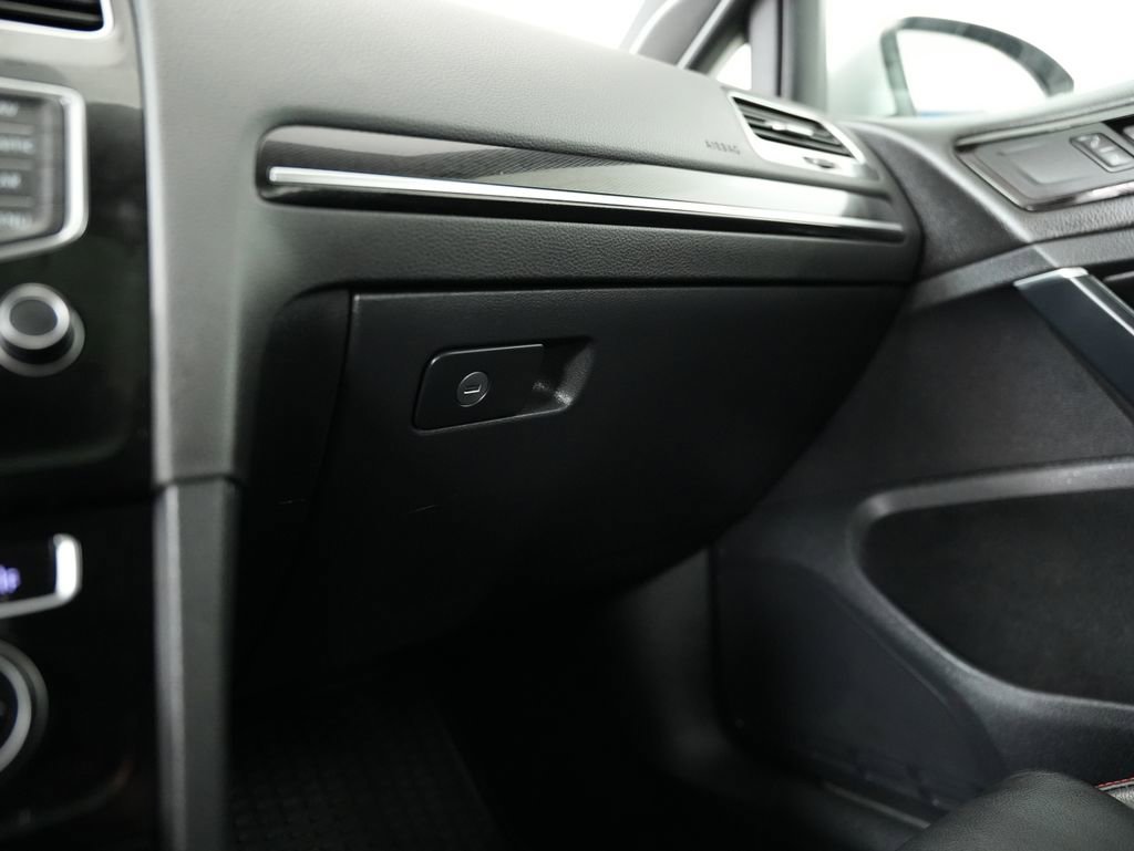 Used 2015 Volkswagen GTI SE FWD image 47
