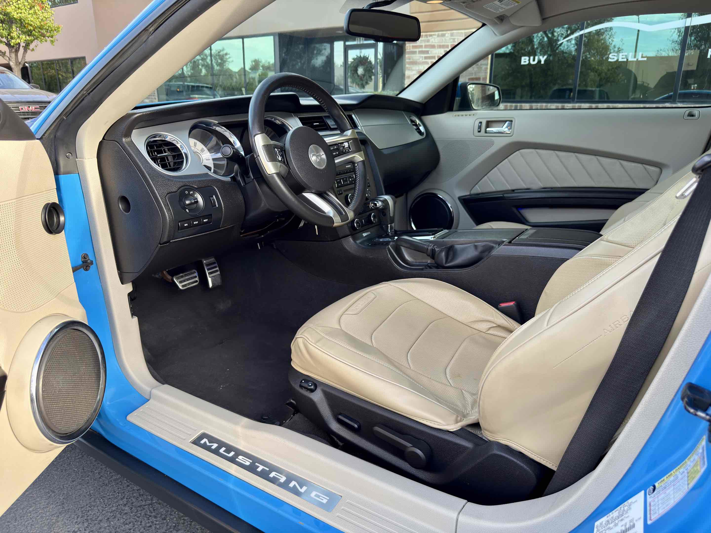 Used 2010 Ford Mustang Premium image 22