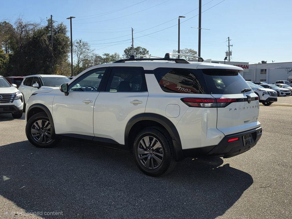 Used 2024 Nissan Pathfinder SV image 5