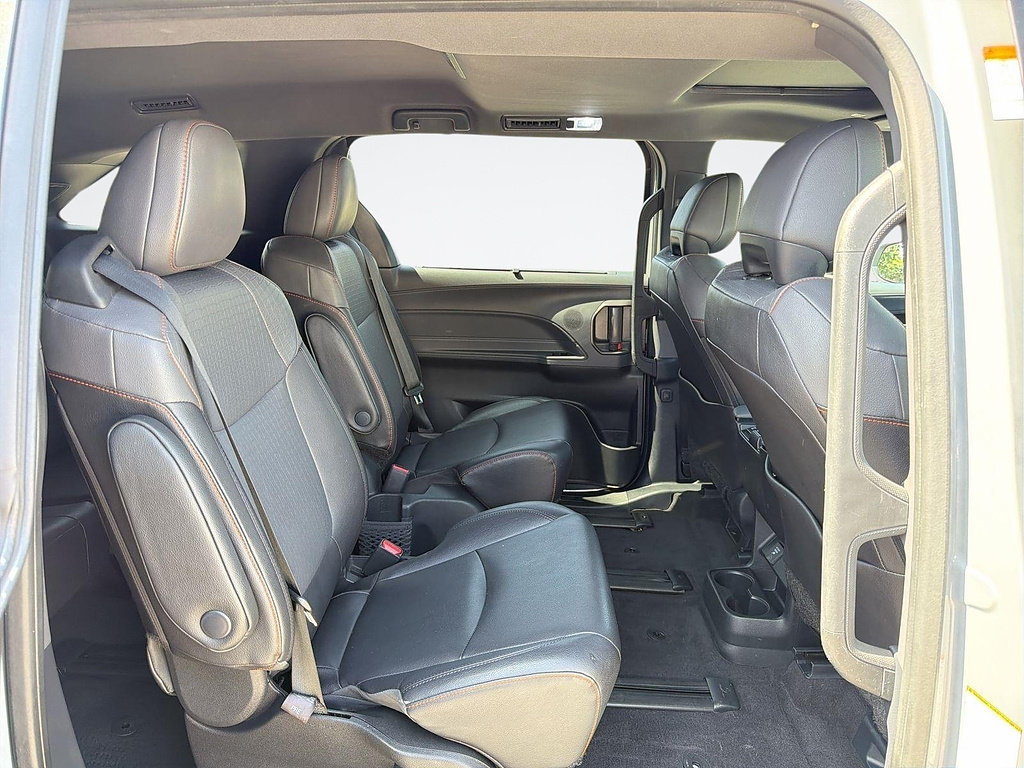 Used 2024 Toyota Sienna XSE w/ XSE Plus Package FWD image 29