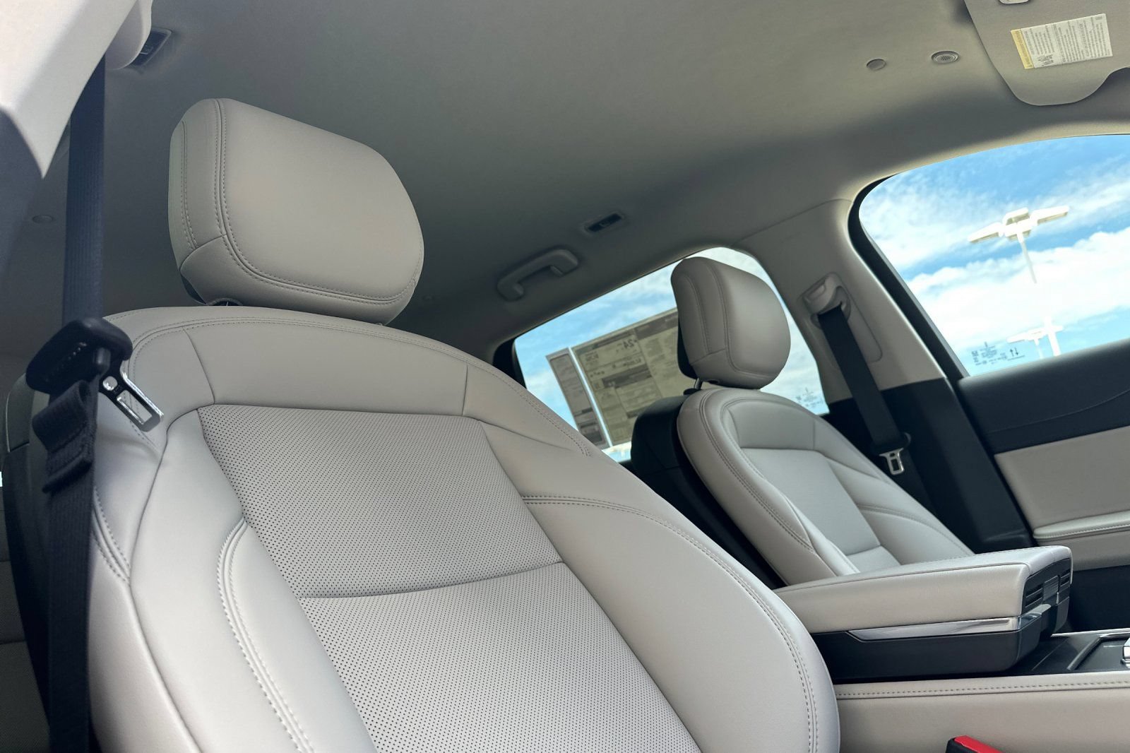 New 2026 Lincoln Nautilus Premier AWD/4WD image 16
