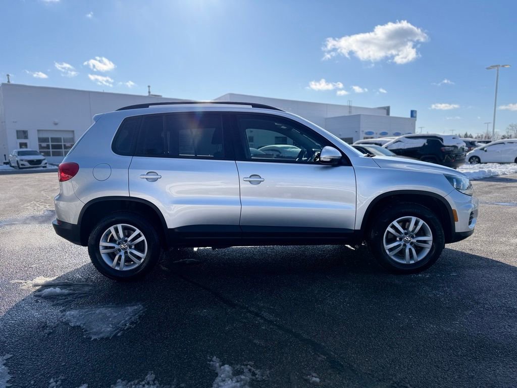 Used 2017 Volkswagen Tiguan S image 7