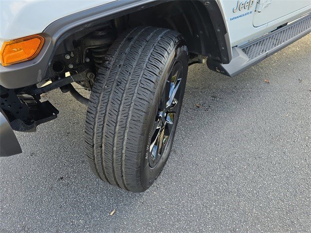Used 2024 Jeep Wrangler Sahara w/ Technology Group image 32