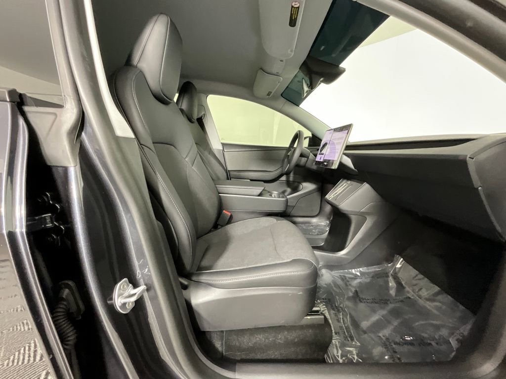 Used 2026 Tesla Model Y Long Range RWD image 19
