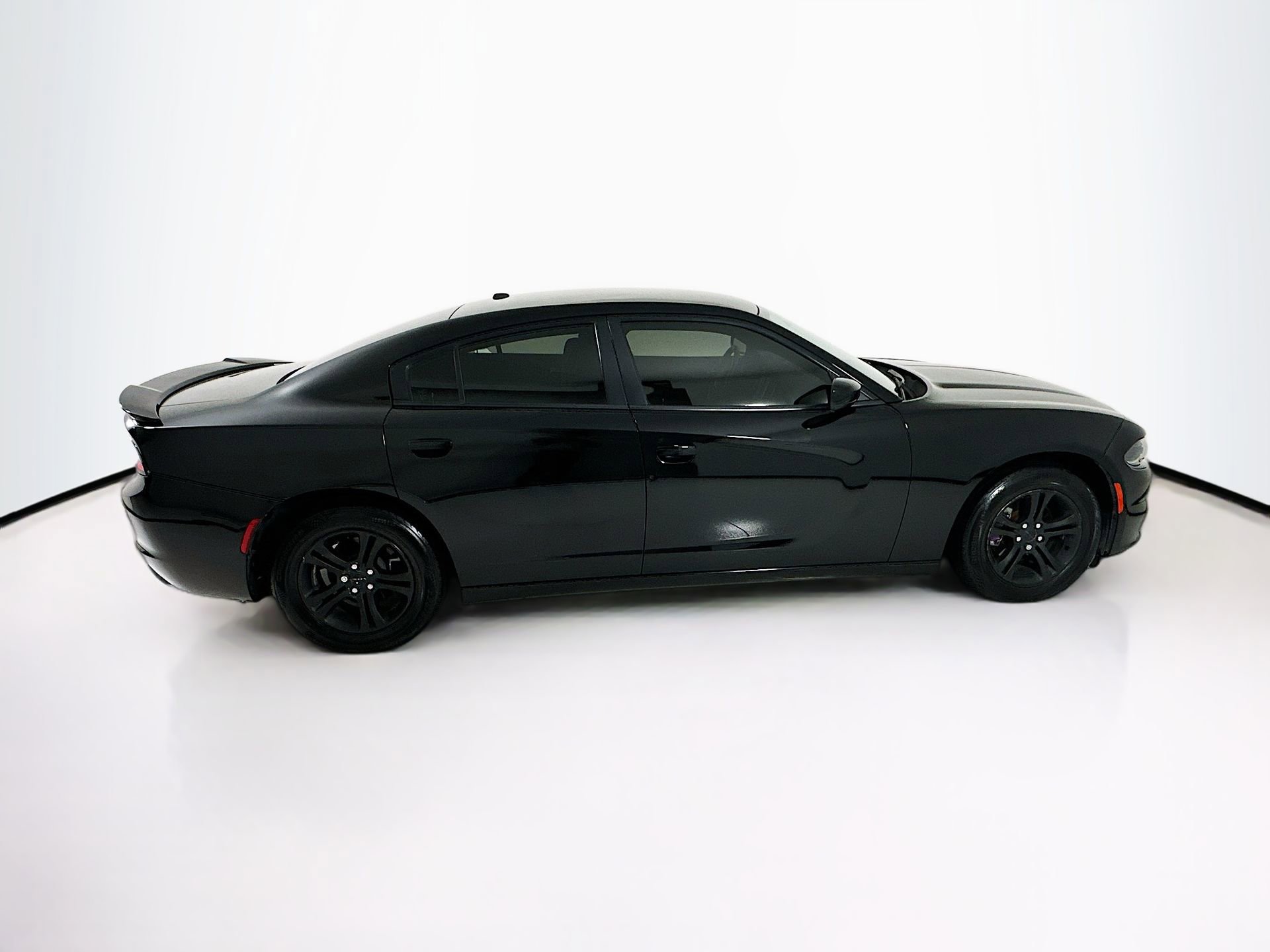 Used 2019 Dodge Charger SXT image 9