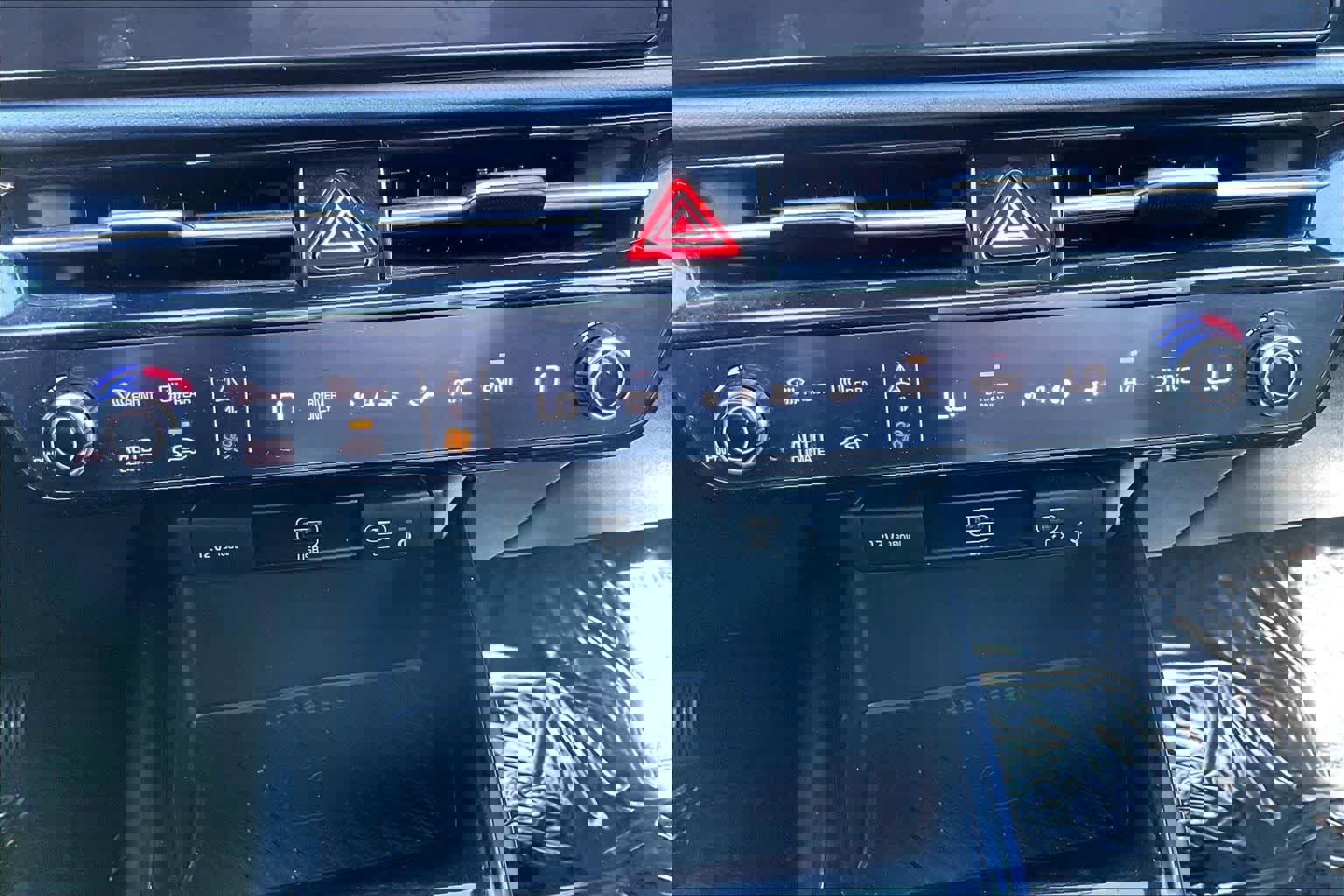 Used 2024 Kia Niro EX image 32