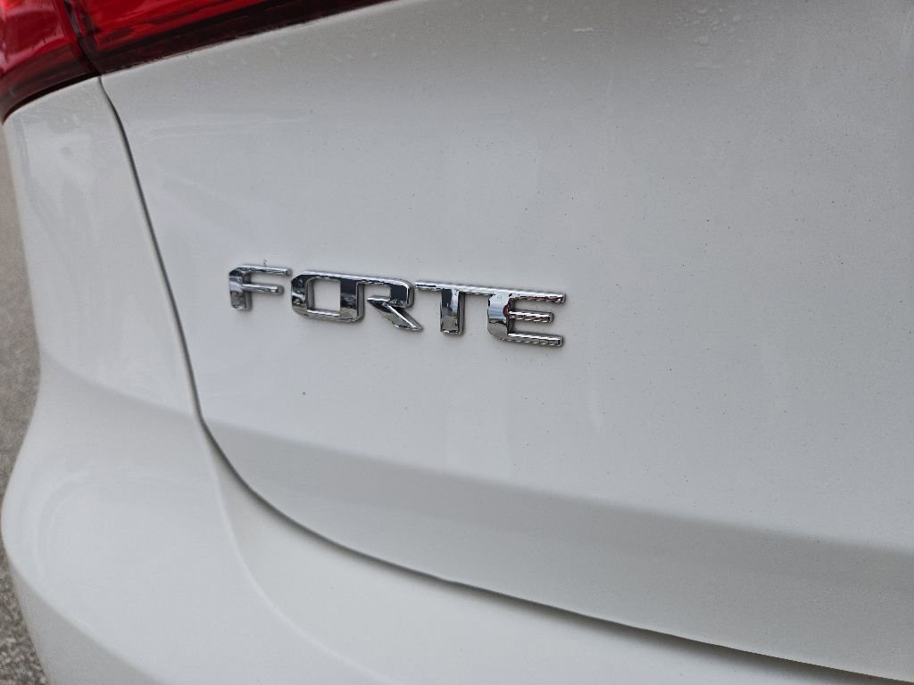 Used 2016 Kia Forte LX FWD image 4