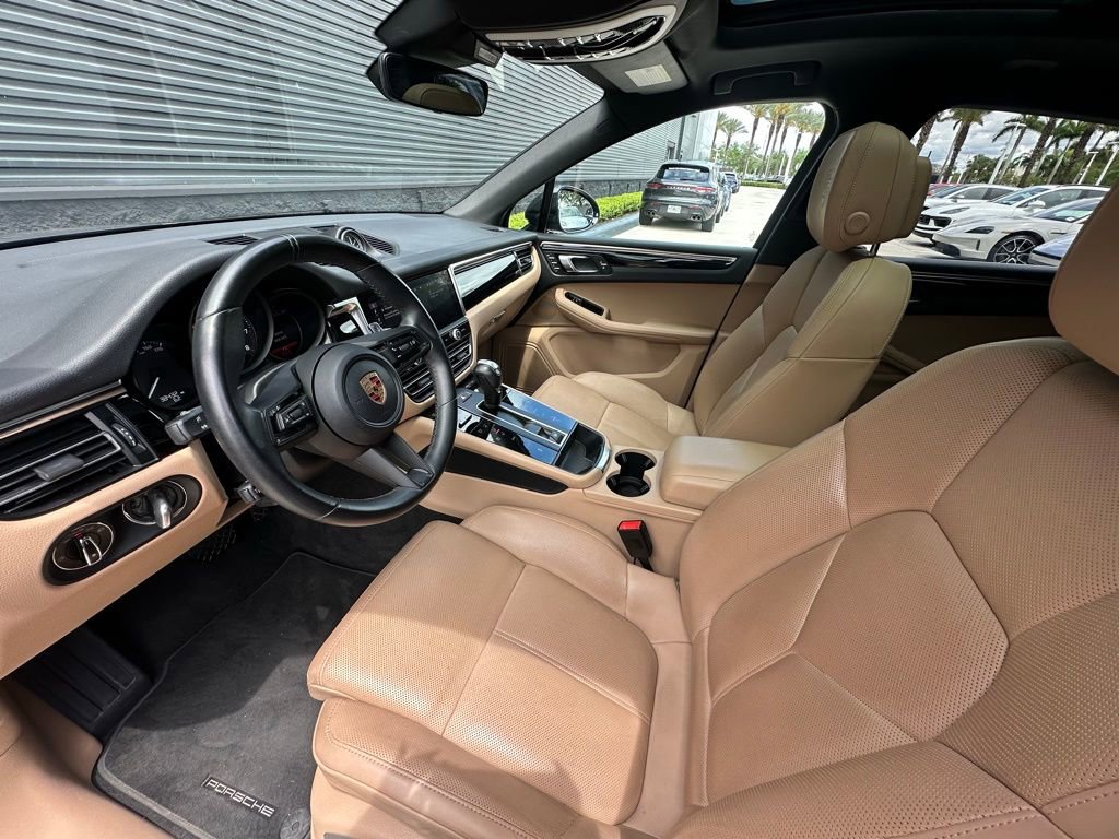 Certified 2023 Porsche Macan AWD/4WD image 4