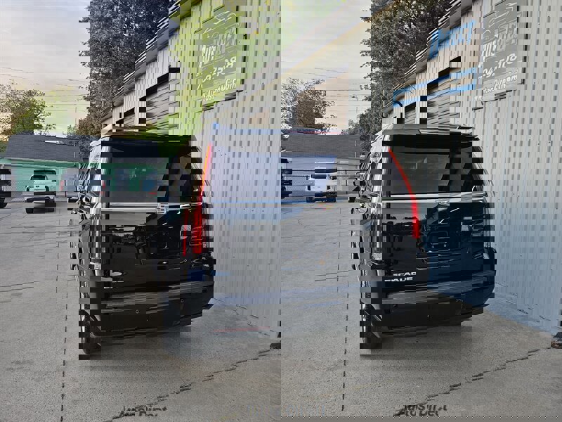 Used 2015 Cadillac Escalade Luxury AWD/4WD image 12