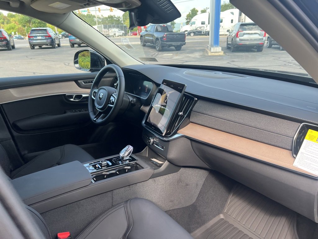 New 2026 Volvo XC90 B6 Plus w/ Protection Package Premier image 39