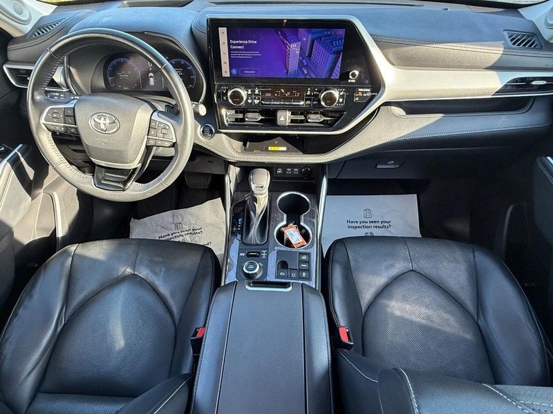 Used 2023 Toyota Highlander Platinum image 12