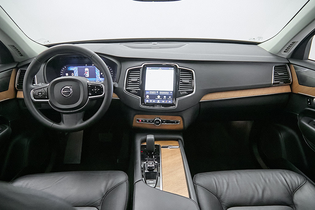 Certified 2024 Volvo XC90 B6 Plus w/ Protection Package Premier AWD/4WD image 27