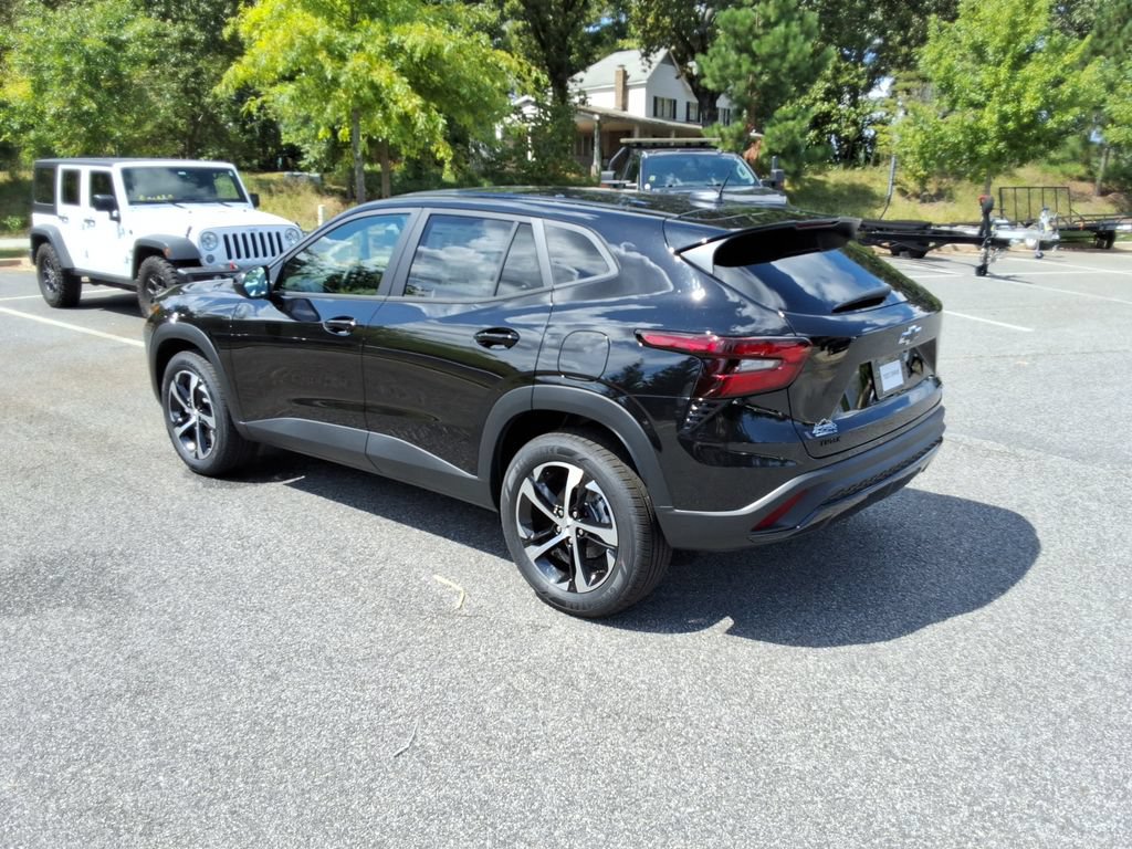 New 2026 Chevrolet Trax RS w/ Sunroof Package FWD image 7