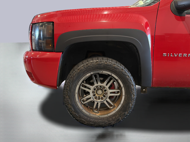 Used 2007 Chevrolet Silverado 1500 LT w/ 1LT Convenience Package AWD/4WD image 30
