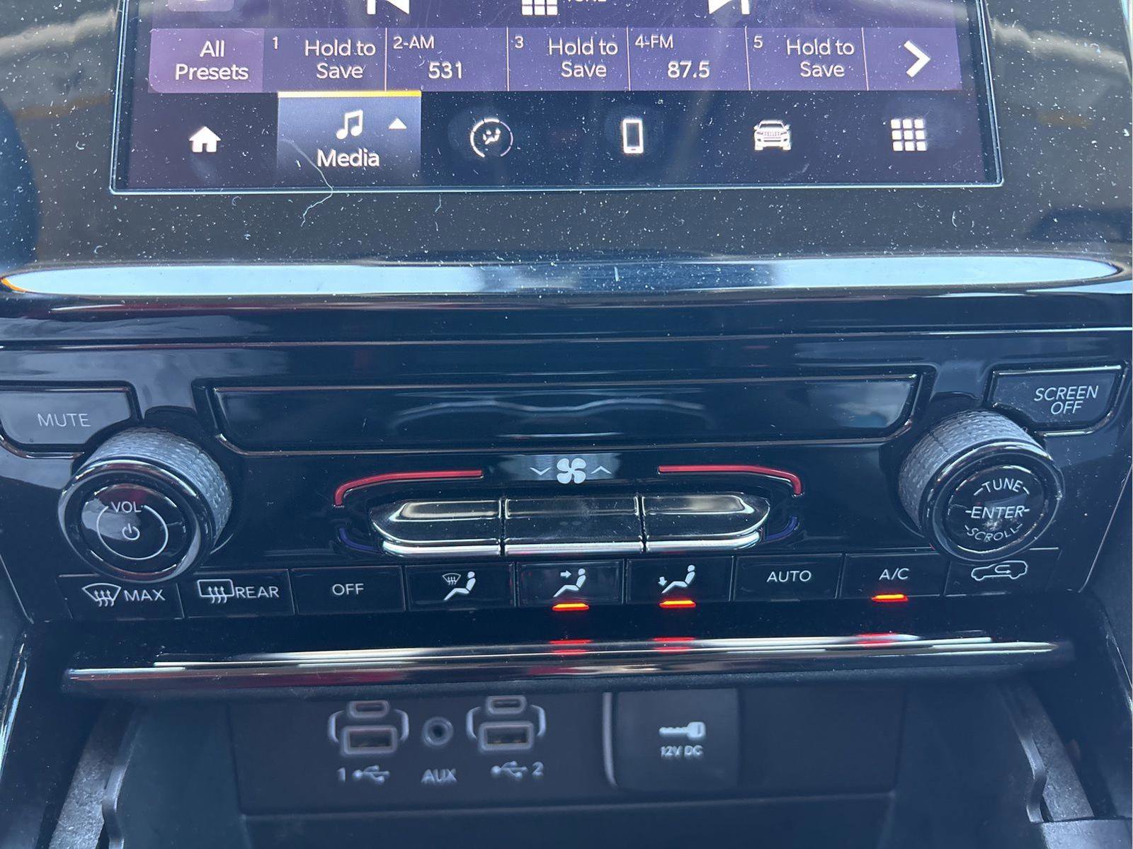 Used 2023 Jeep Grand Cherokee Laredo image 31