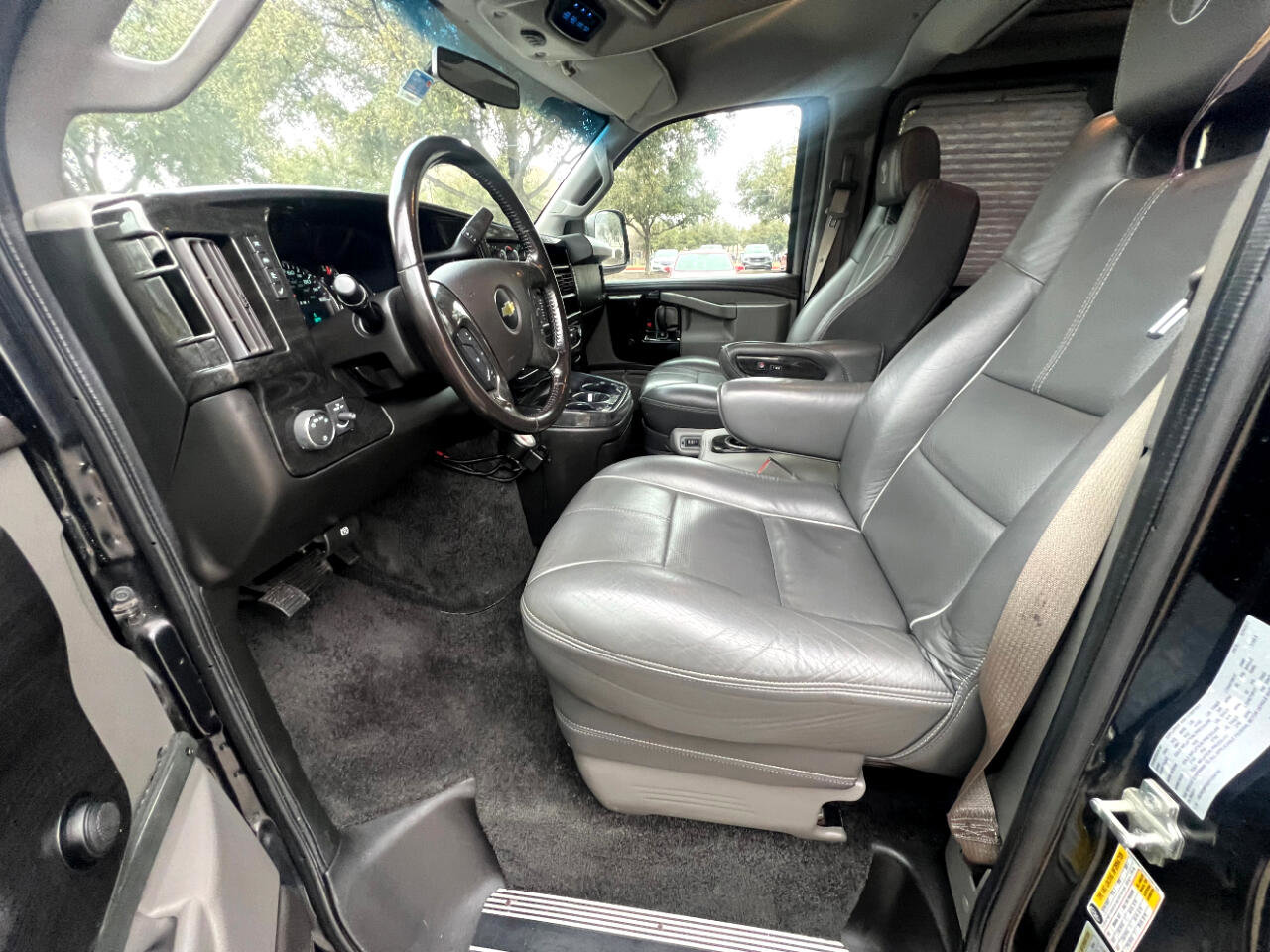 Used 2017 Chevrolet Express 2500 Extended image 15
