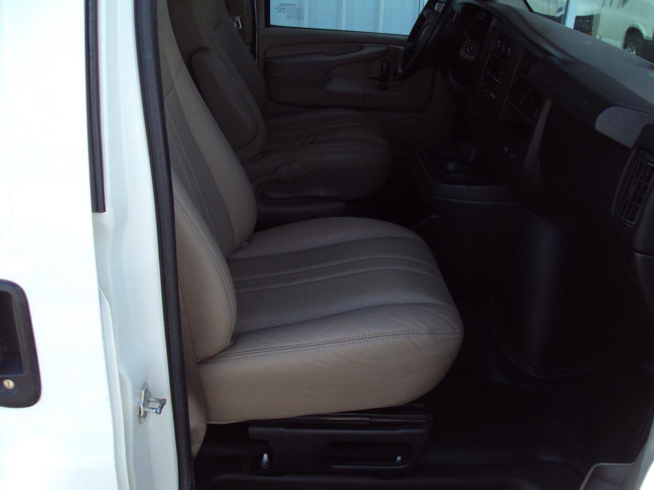 Used 2012 GMC Savana 1500 AWD image 13