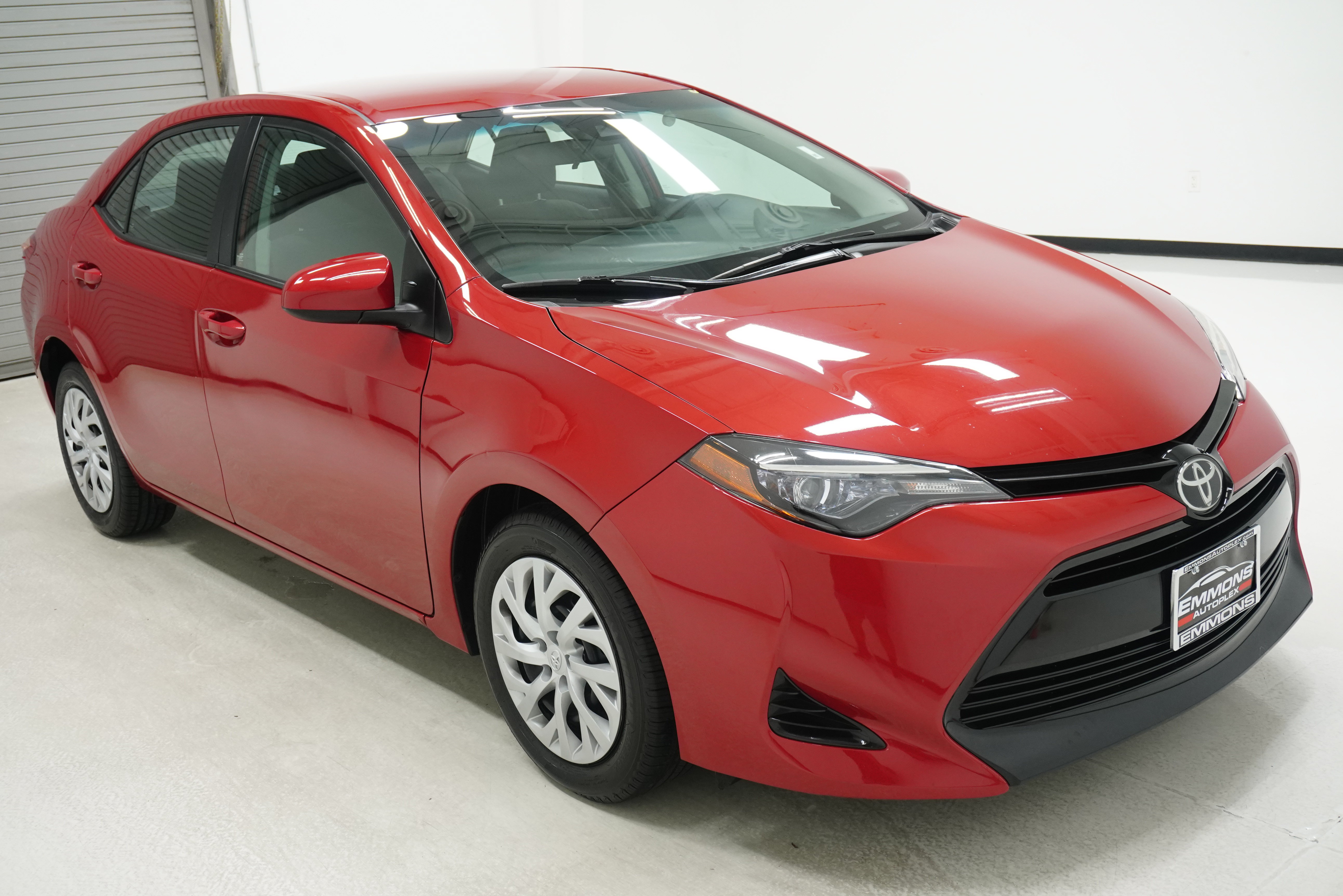 Used 2017 Toyota Corolla LE FWD image 3