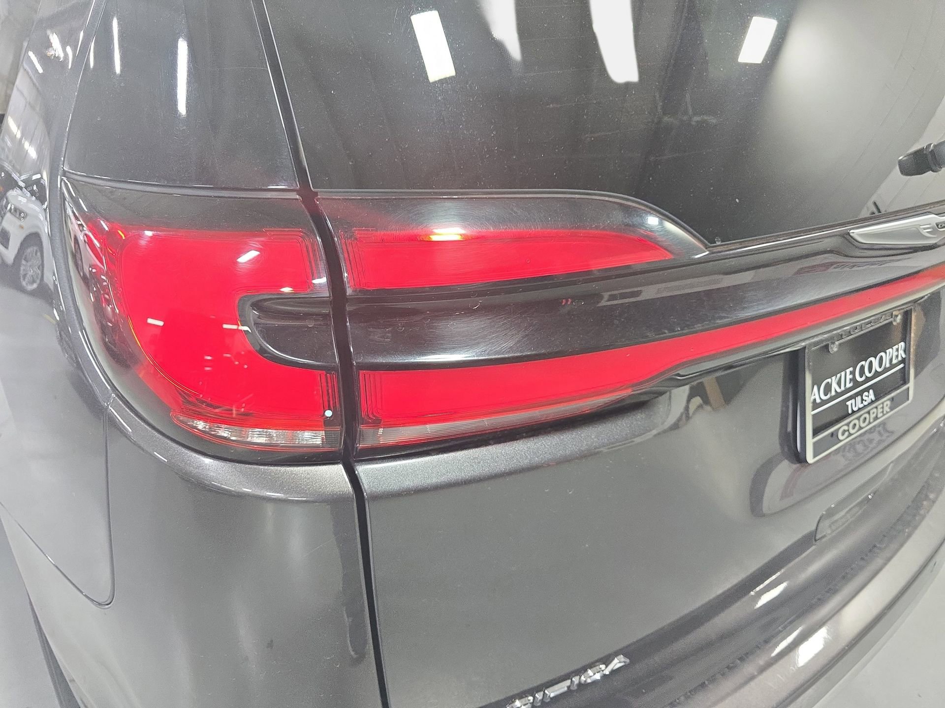 Used 2023 Chrysler Pacifica Limited image 32