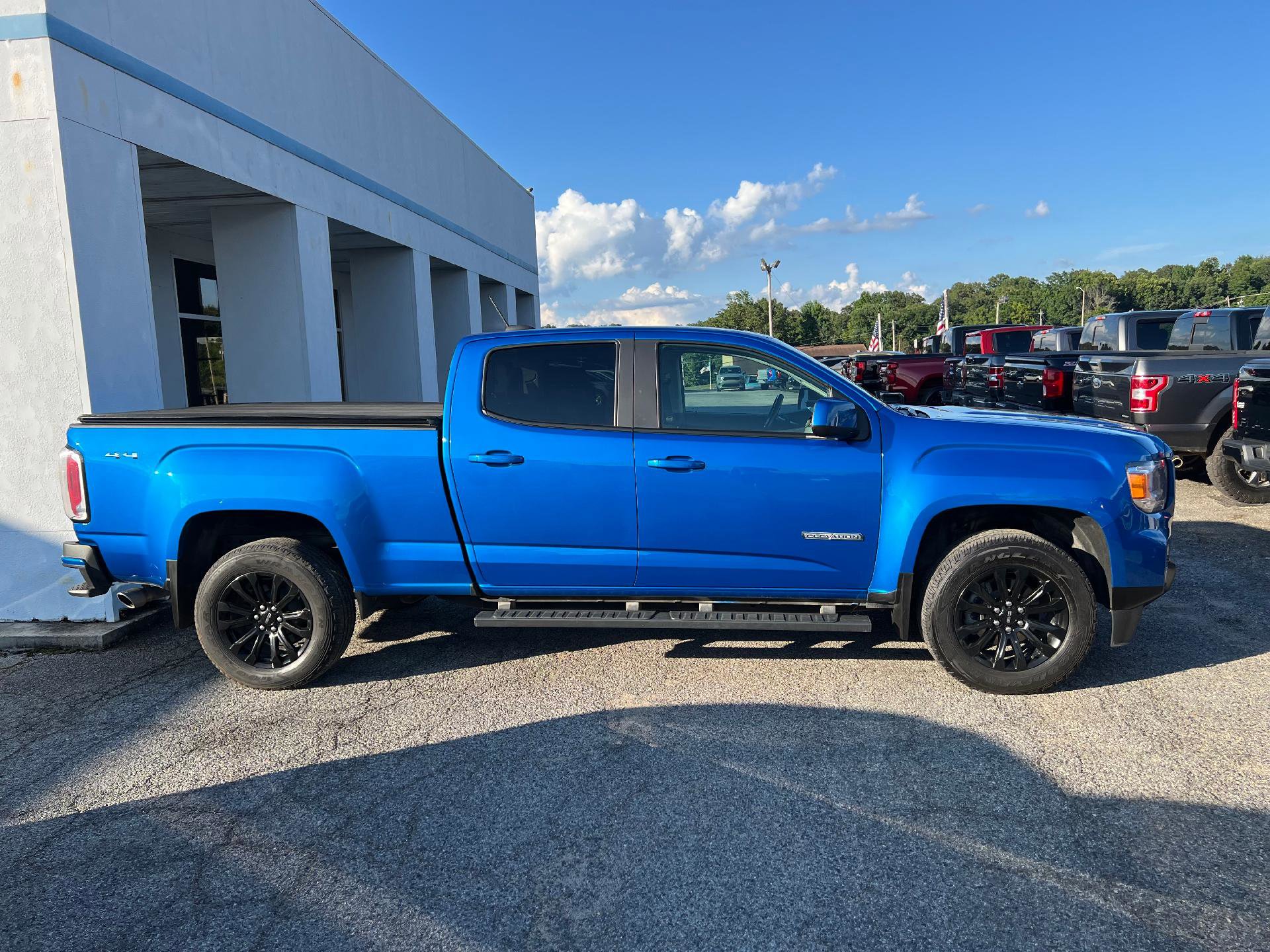 Used 2022 GMC Canyon Elevation image 2