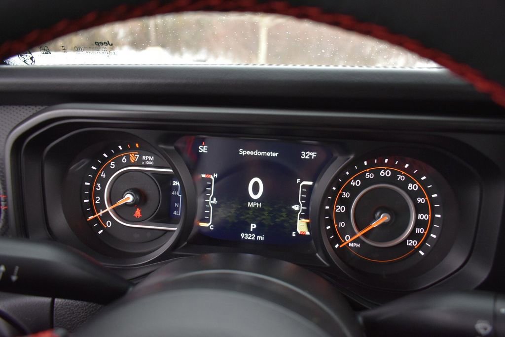 Used 2024 Jeep Gladiator Rubicon w/ Technology Group image 15