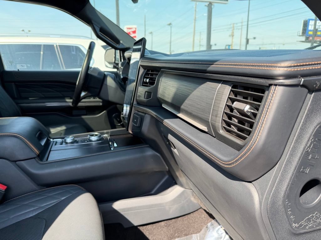 Used 2023 Ford Expedition Platinum AWD/4WD image 34