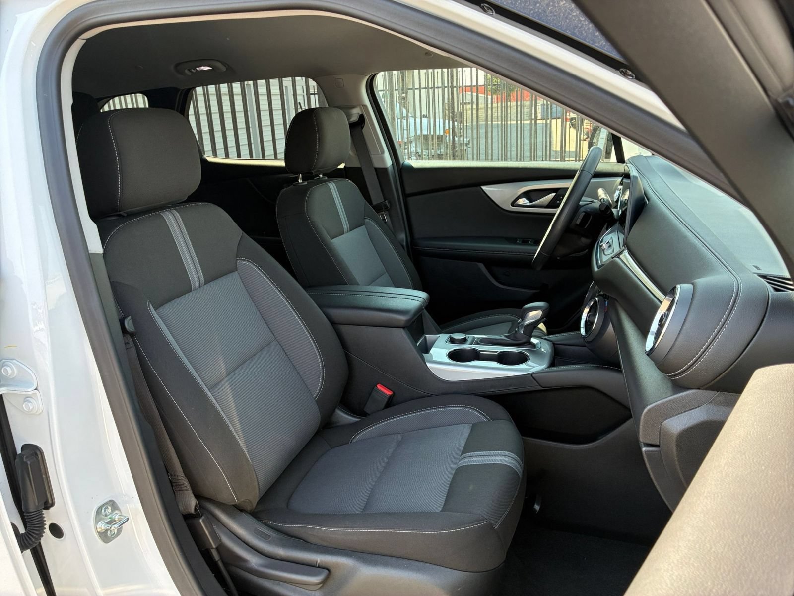 Used 2025 Chevrolet Blazer LT FWD image 32